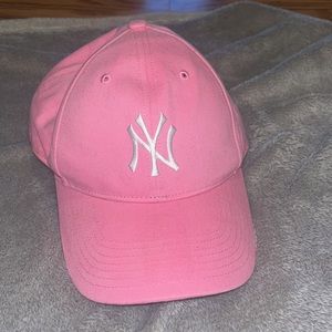 Pink New York Yankees baseball hat
